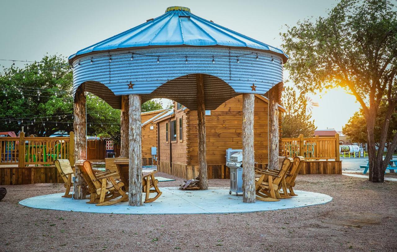 Hotel The Big Texan - And Wagons