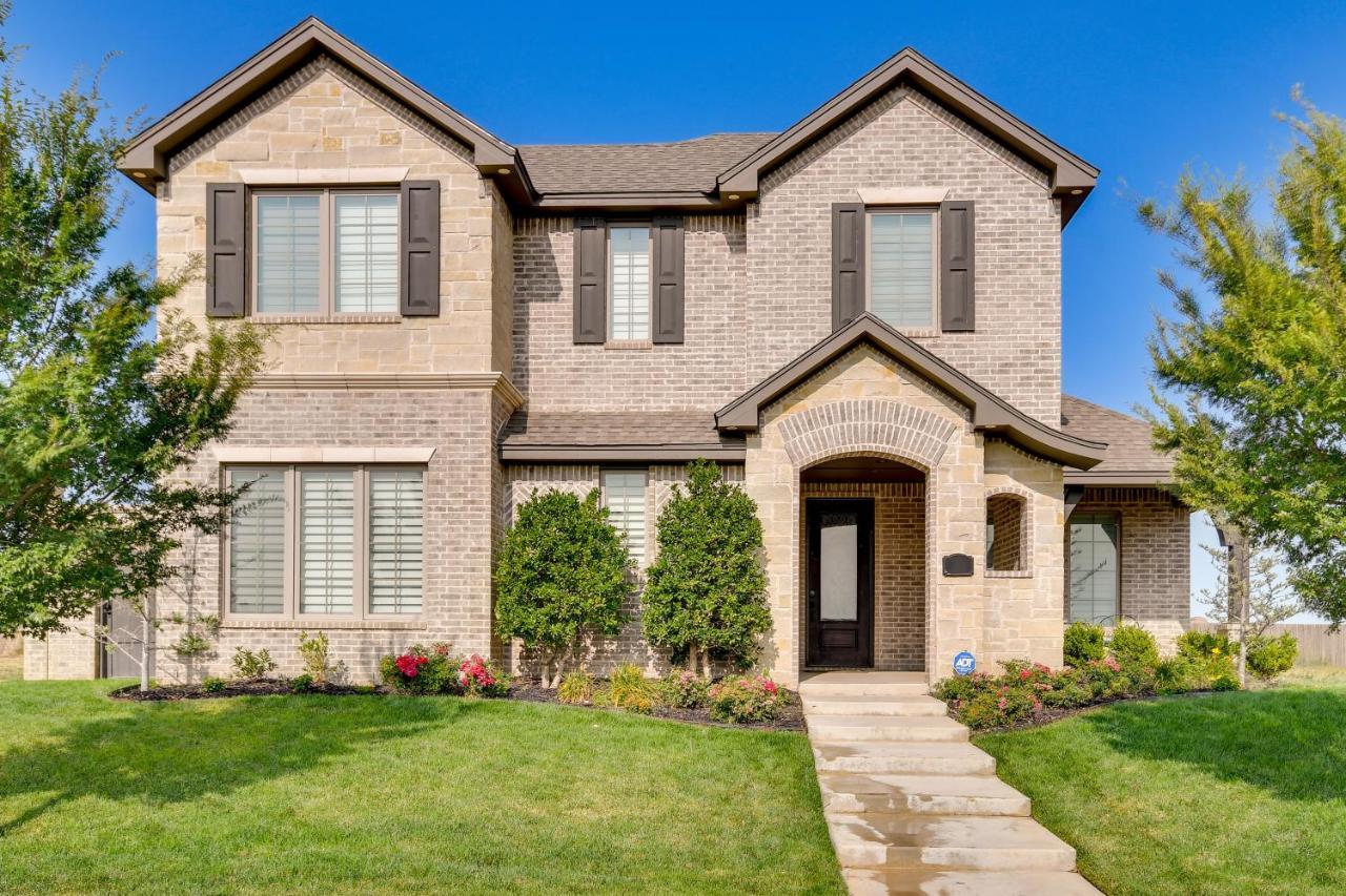 Wfh-friendly With Furnished Patio! *