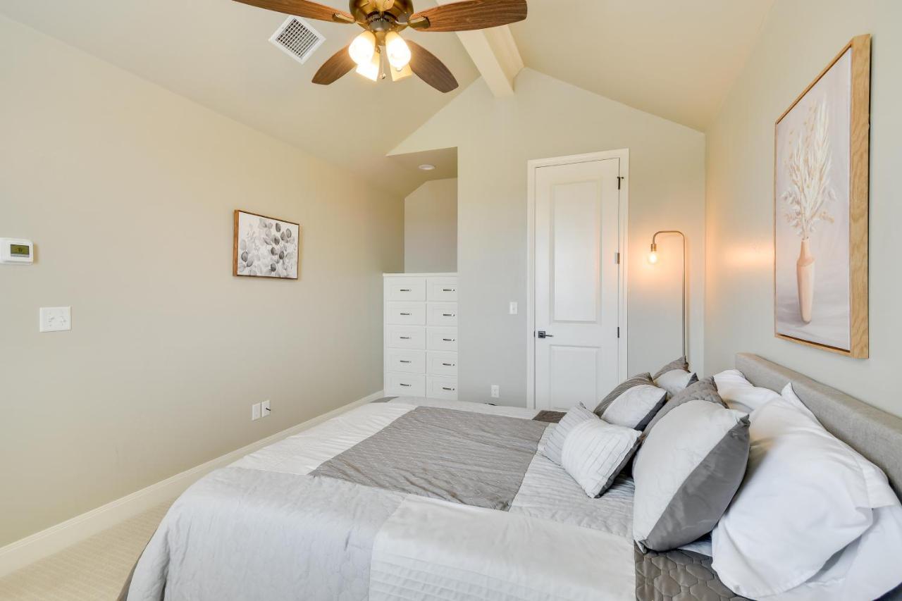 Wfh-friendly With Furnished Patio!