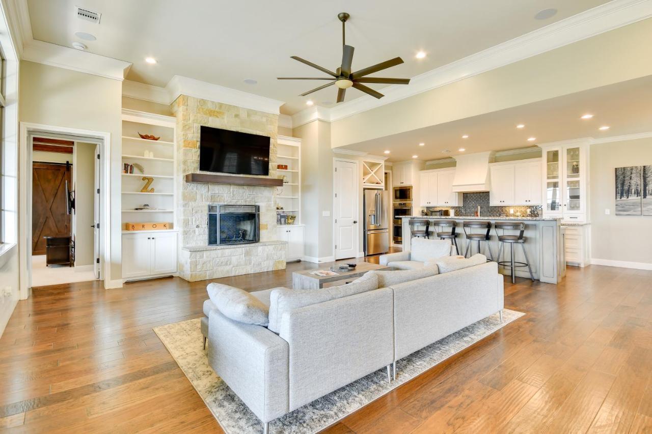 Wfh-friendly With Furnished Patio!