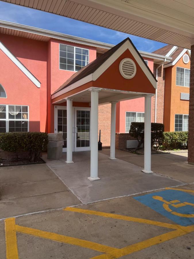 Microtel & By Wyndham Hotel 3*
