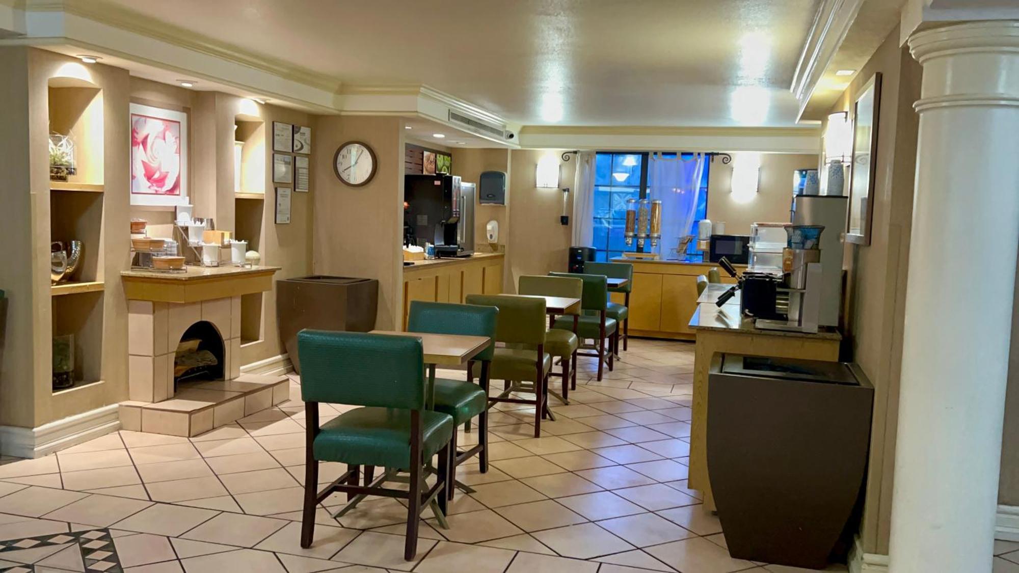 Hotel La Quinta By Wyndham Mid-city 3*