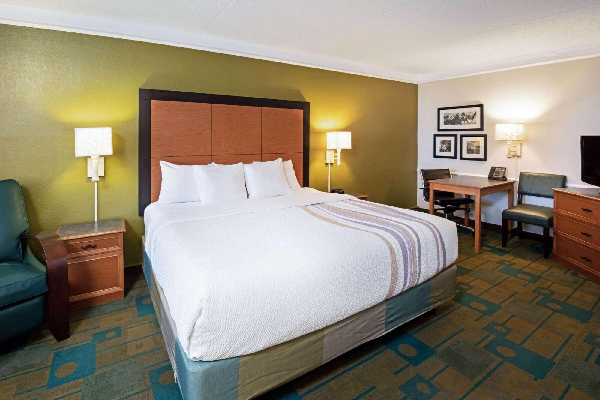 La Quinta By Wyndham Mid-city