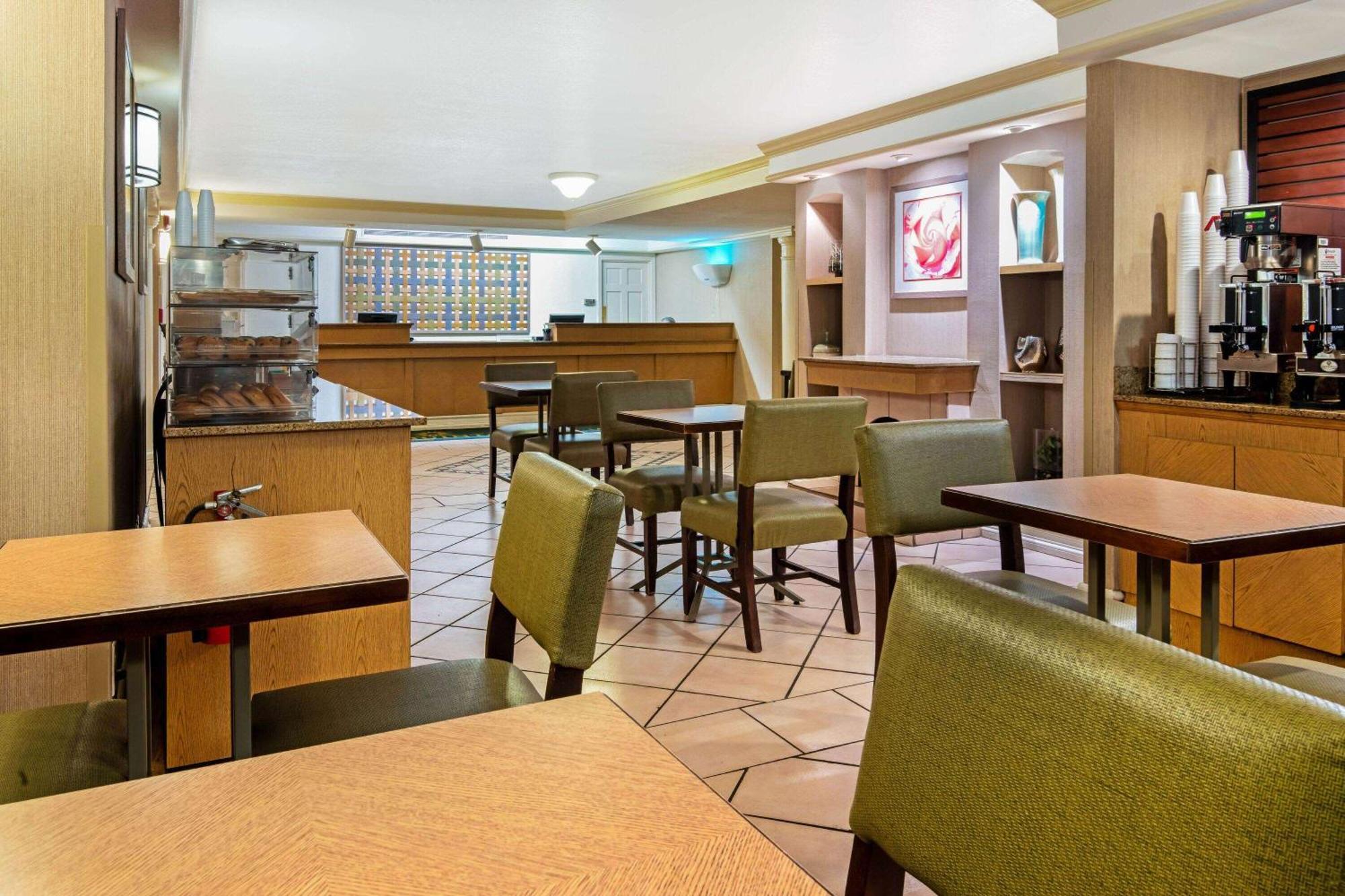 La Quinta By Wyndham Mid-city 3*