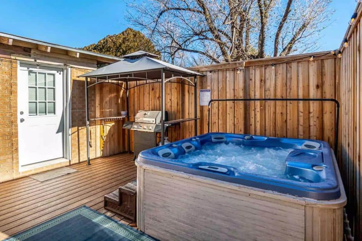 Amazing Hot Tub L Sleeps 14 Amarillo