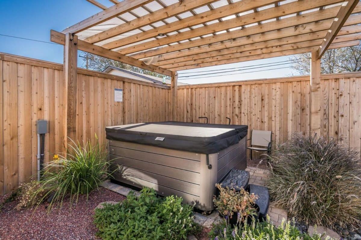 Holiday home Amazing Hot Tub L Sleeps 14