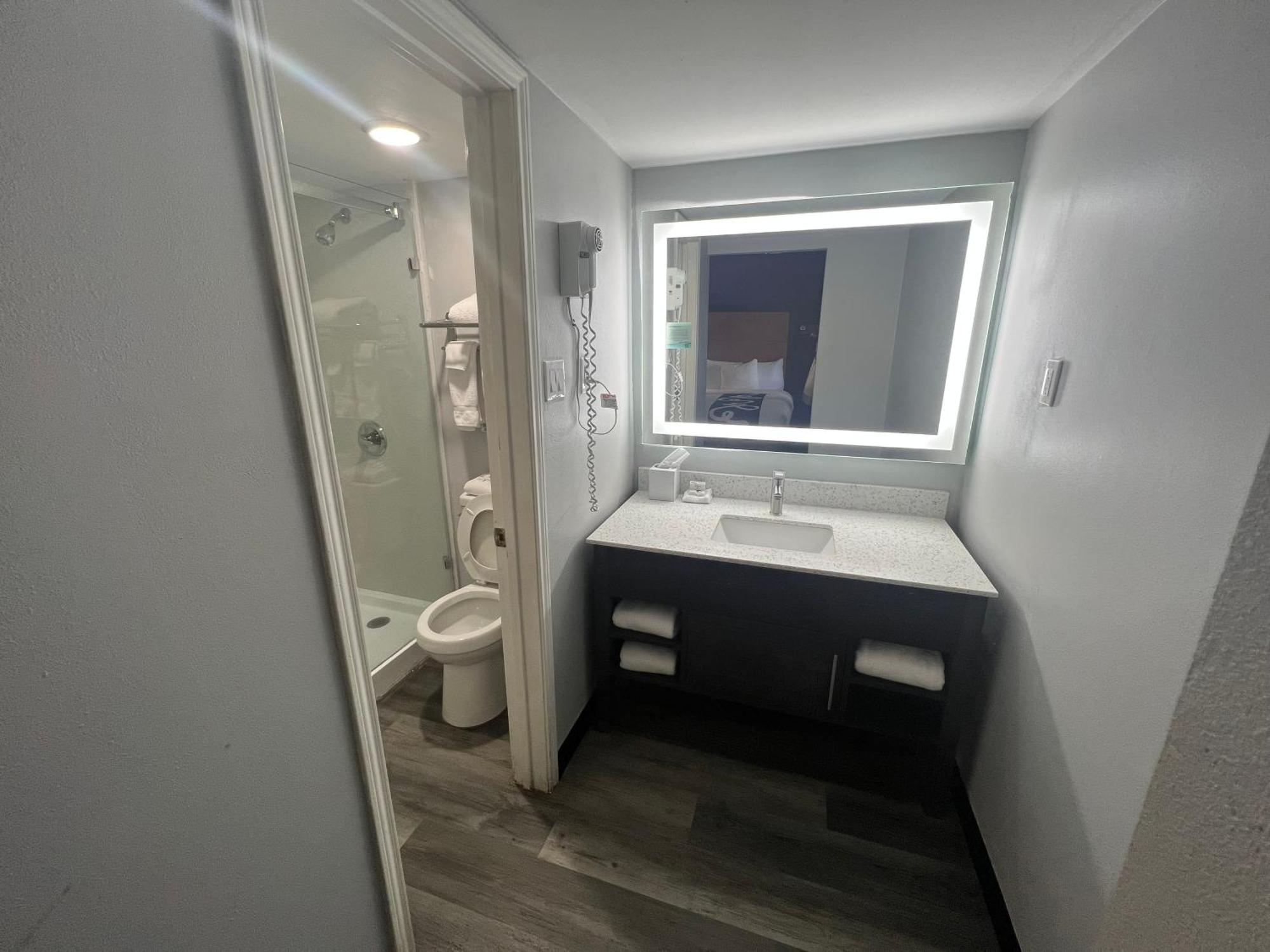 Hotel La Quinta By Wyndham Mid-city 3*