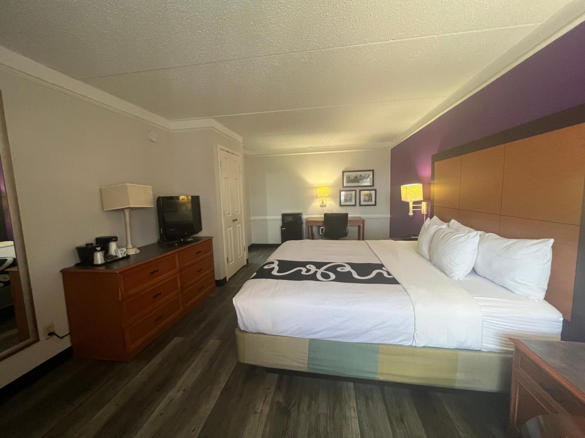 La Quinta By Wyndham Mid-city Hotel