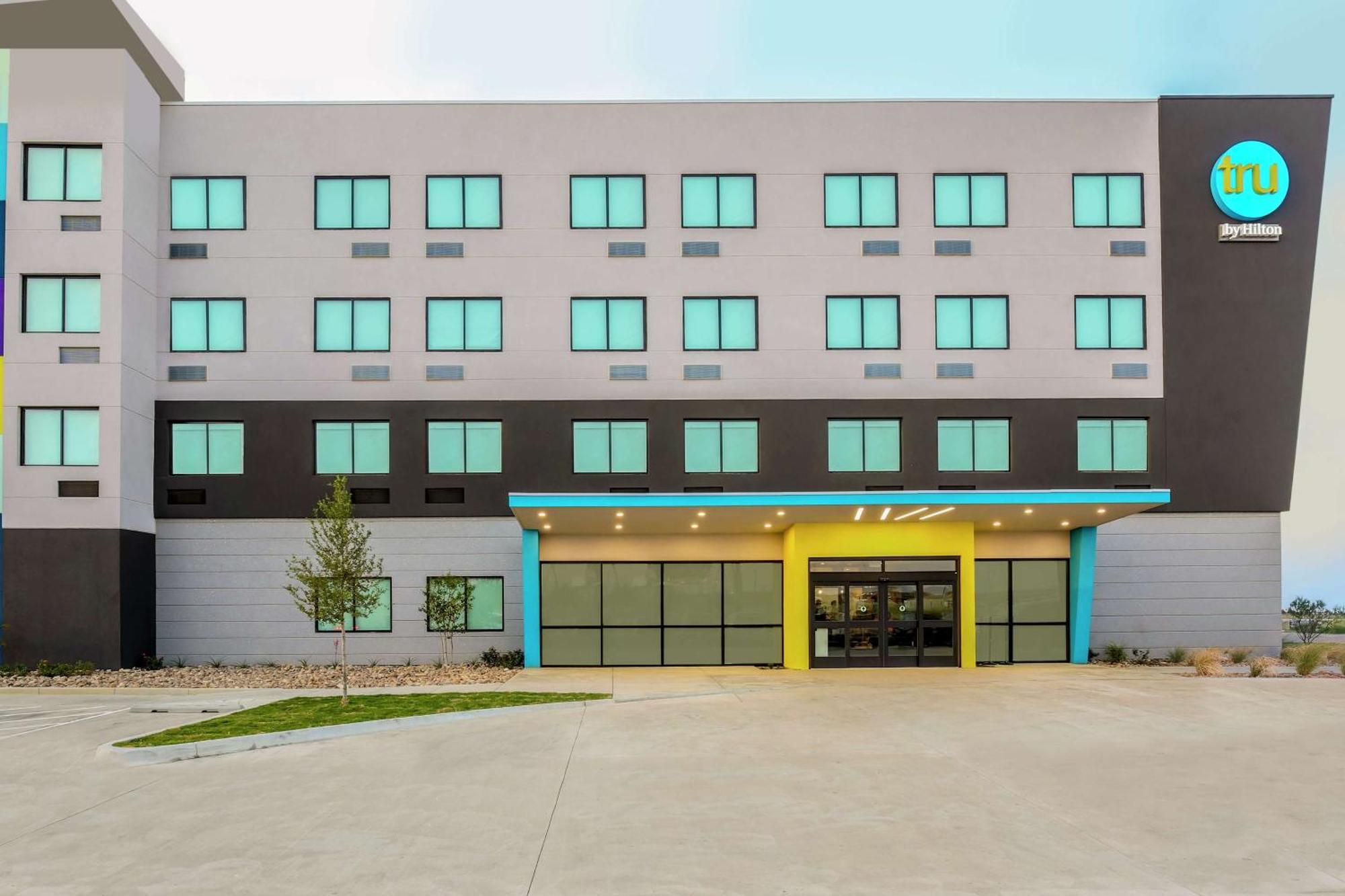 Tru By Hilton West 3*