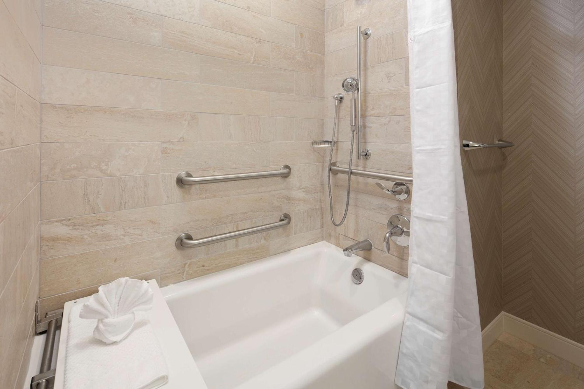Embassy Suites Amarillo Downtown 4*
