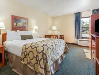 Baymont By Wyndham East Hotel