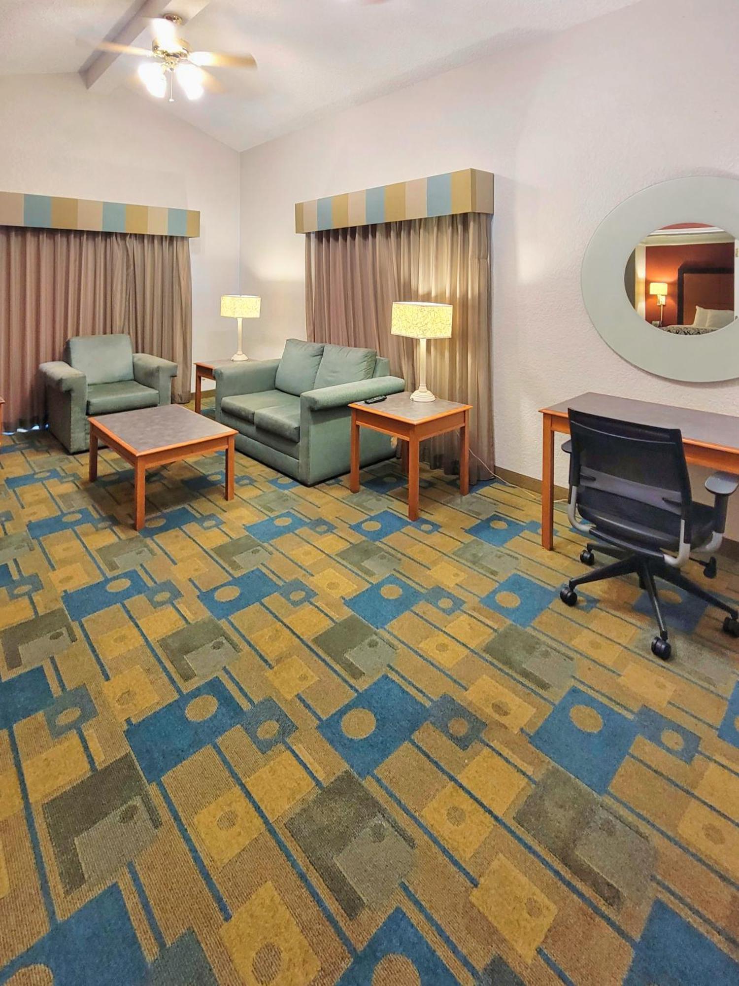 La Quinta By Wyndham West Medical Center