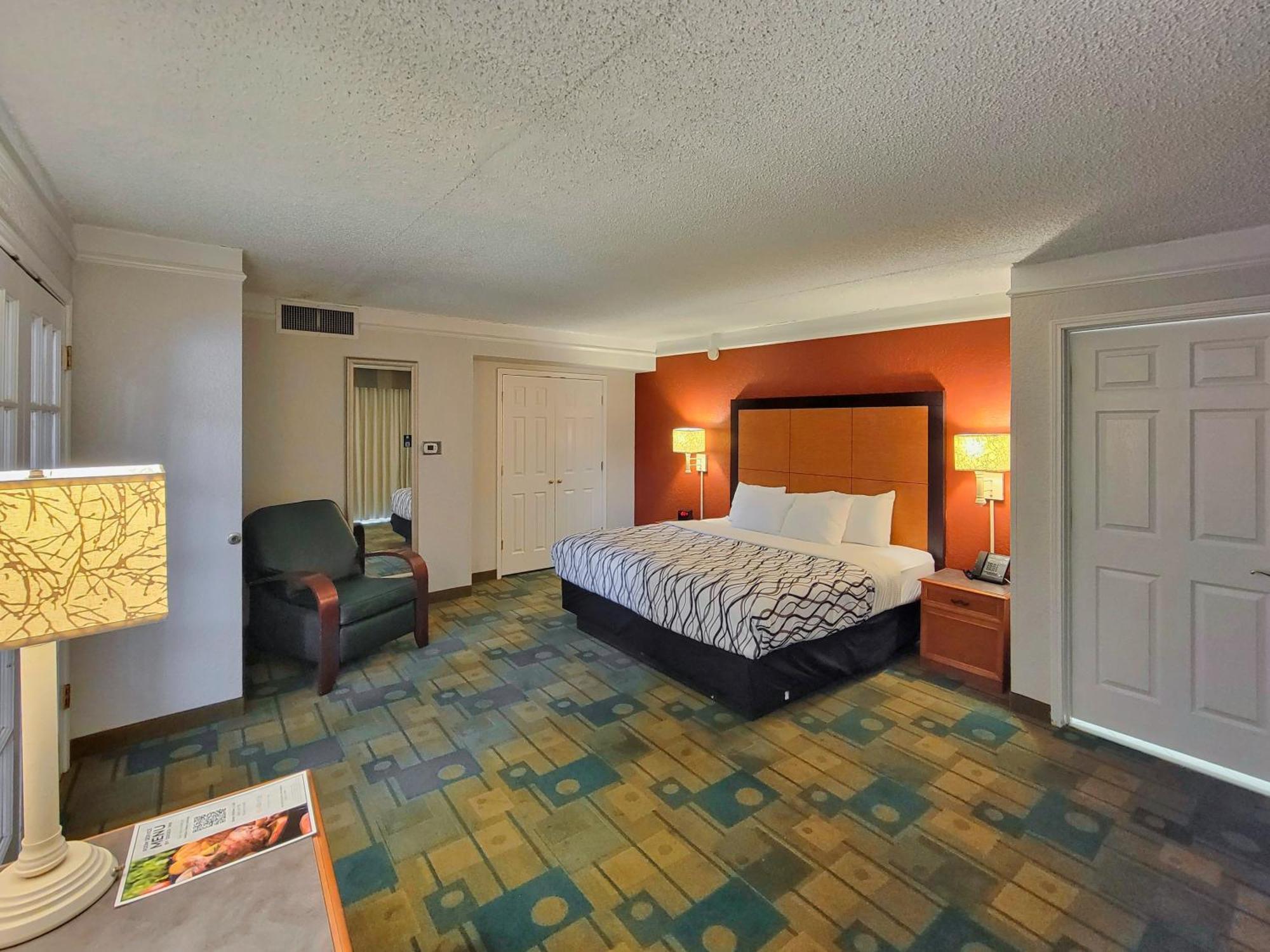 Hotel La Quinta By Wyndham West Medical Center 3*