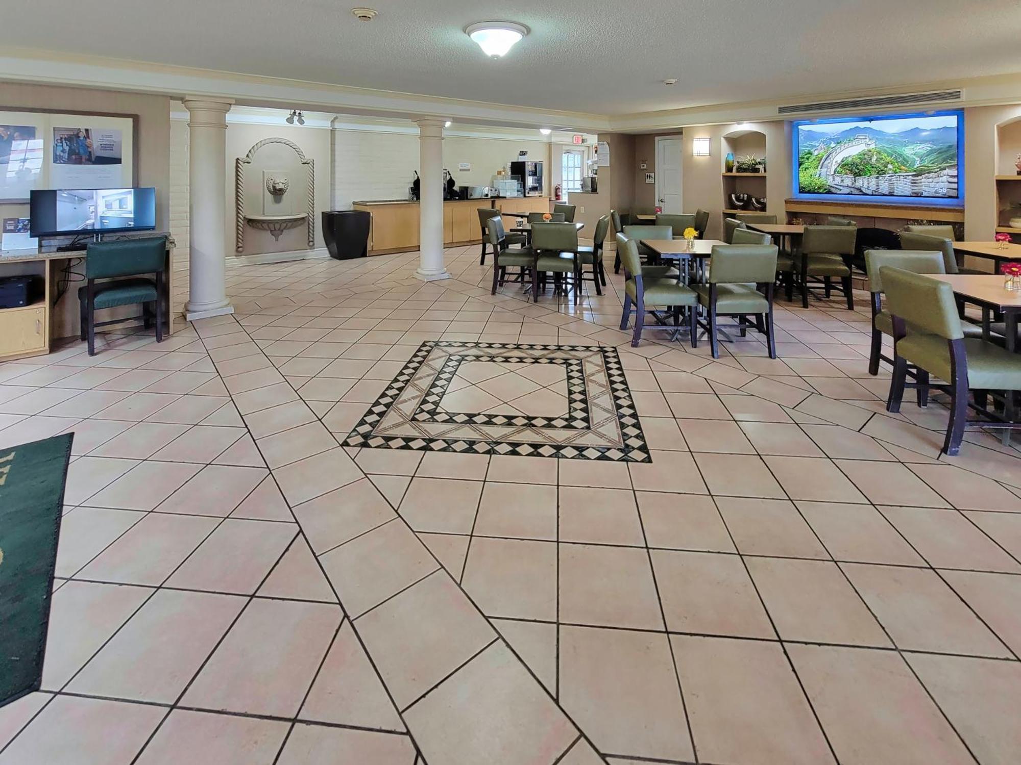 La Quinta By Wyndham West Medical Center Hotel 3*