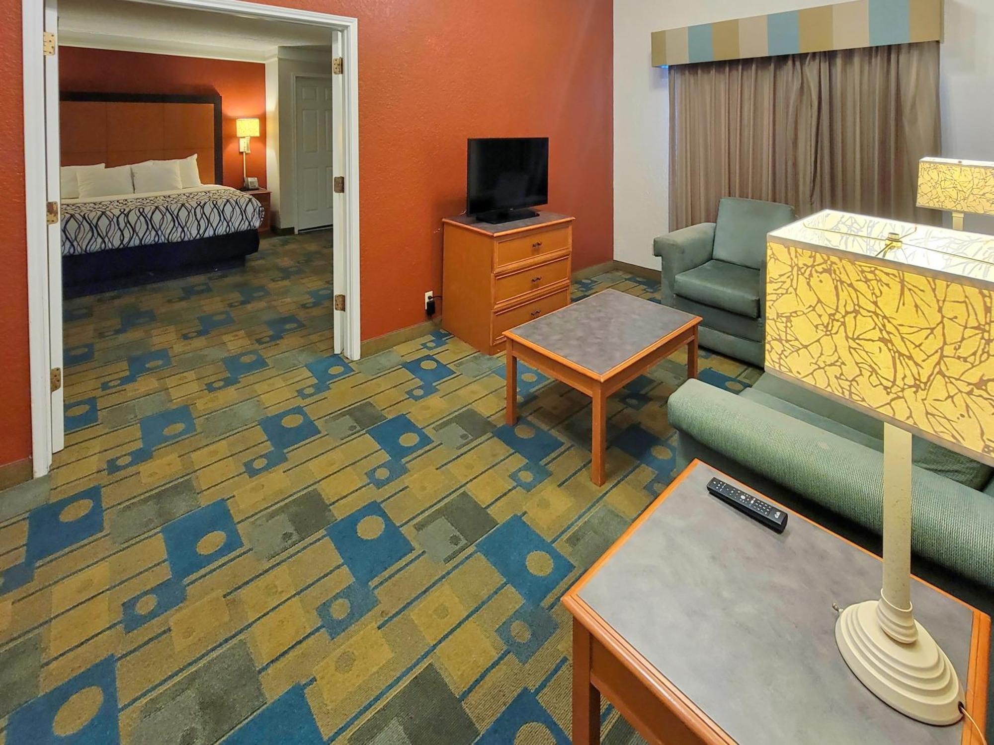 Hotel La Quinta By Wyndham West Medical Center 3*