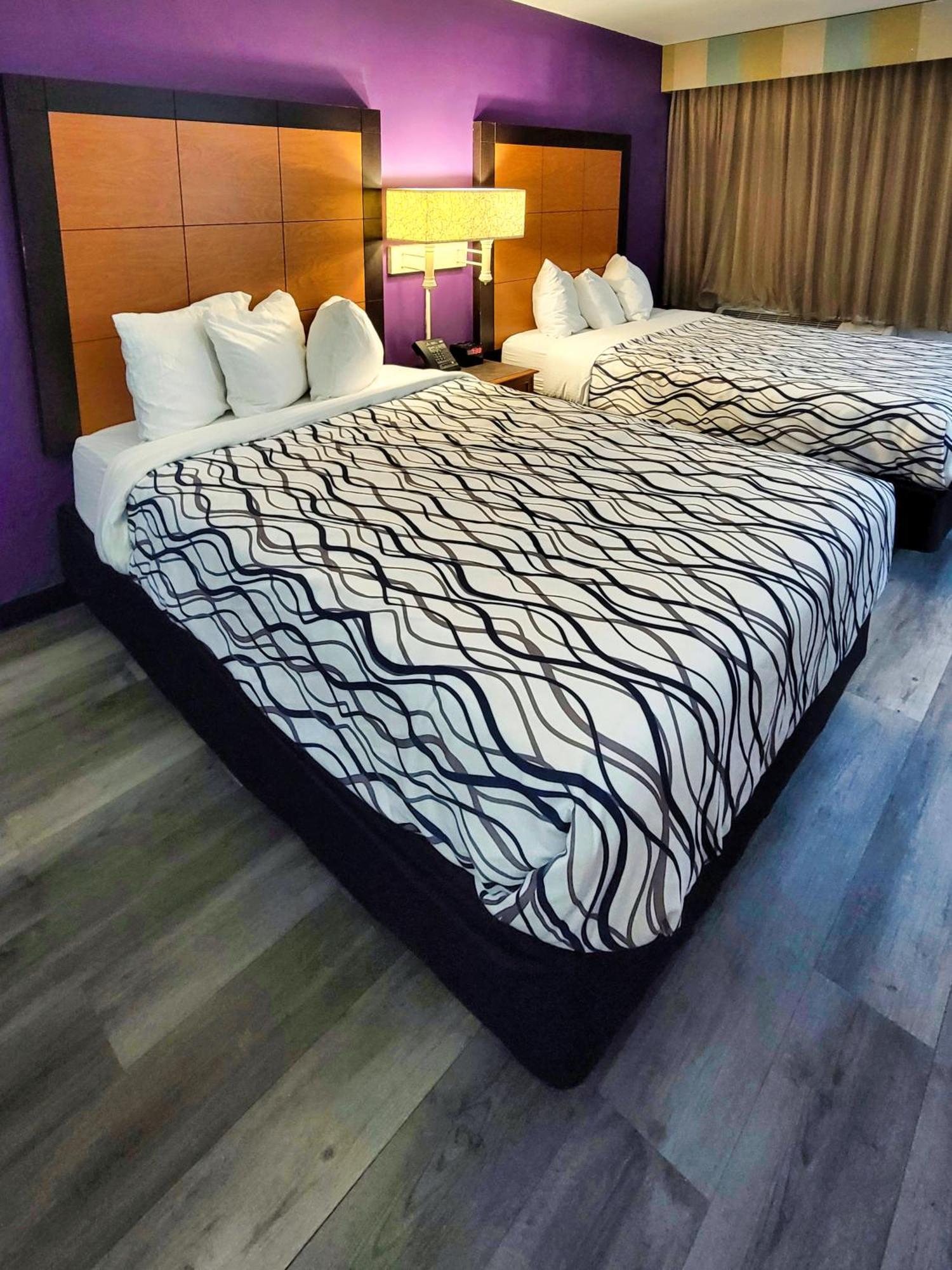 La Quinta By Wyndham West Medical Center Hotel 3*