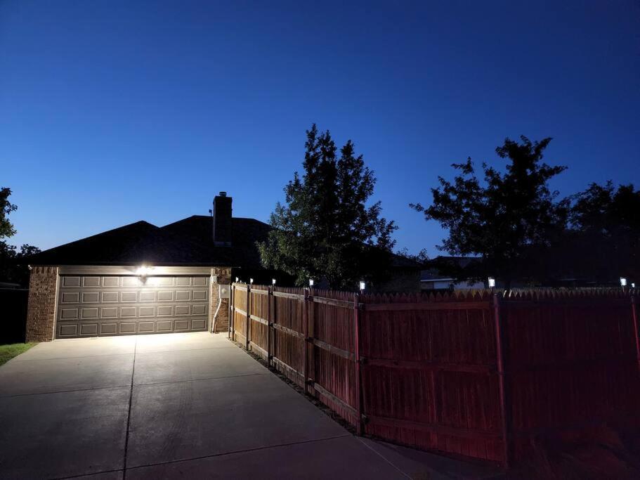 Magnificent Home, Game-room, Close To Everything Holiday home Amarillo