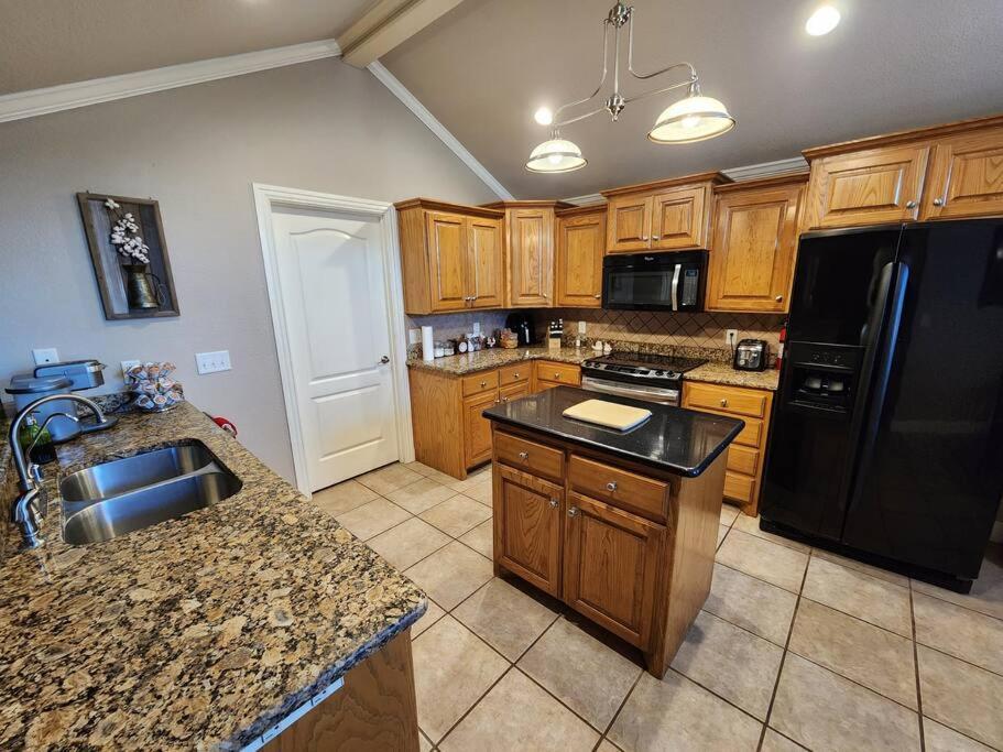 Magnificent Home, Game-room, Close To Everything