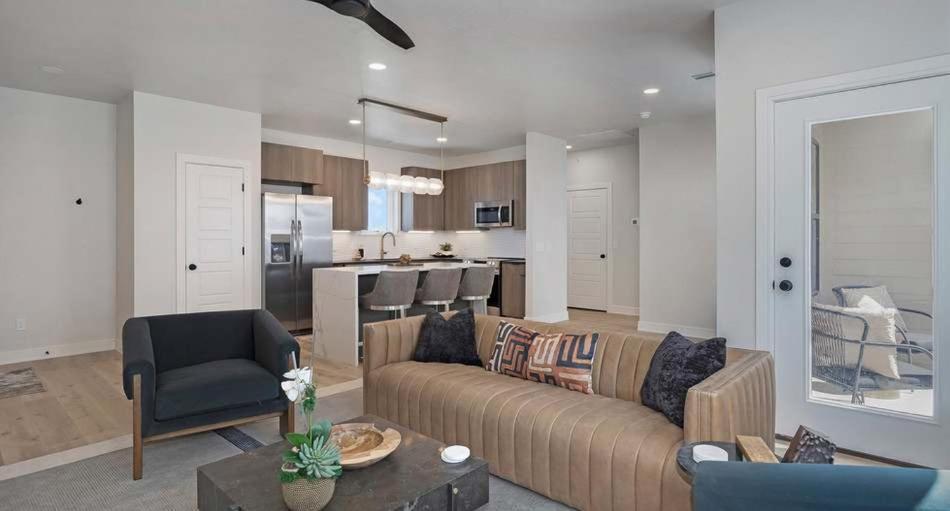 5020 Place Luxury Apartment *