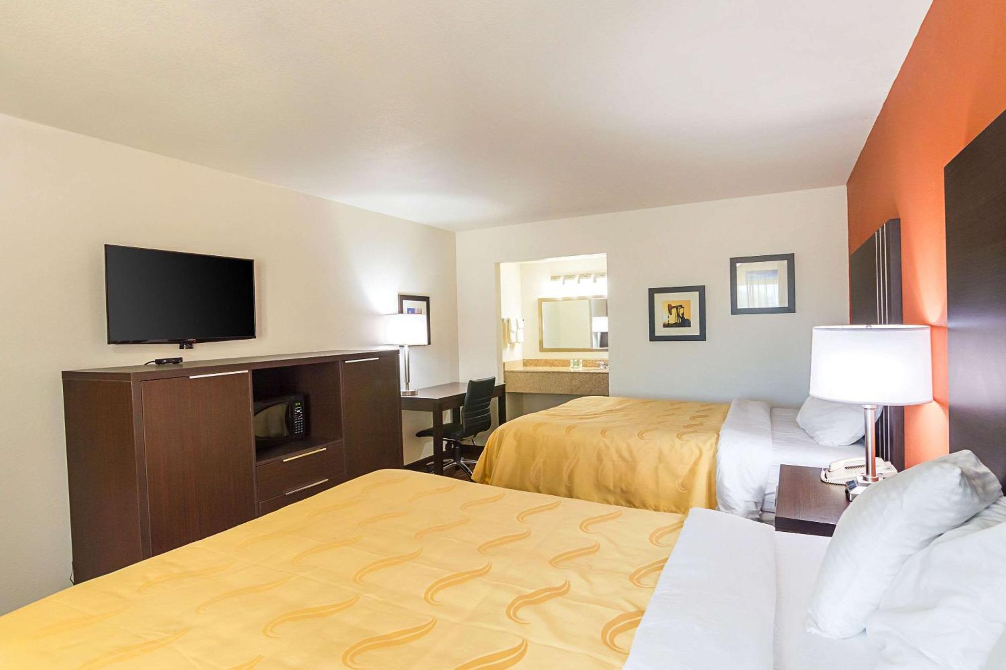 Quality I-40 East Inn 3*
