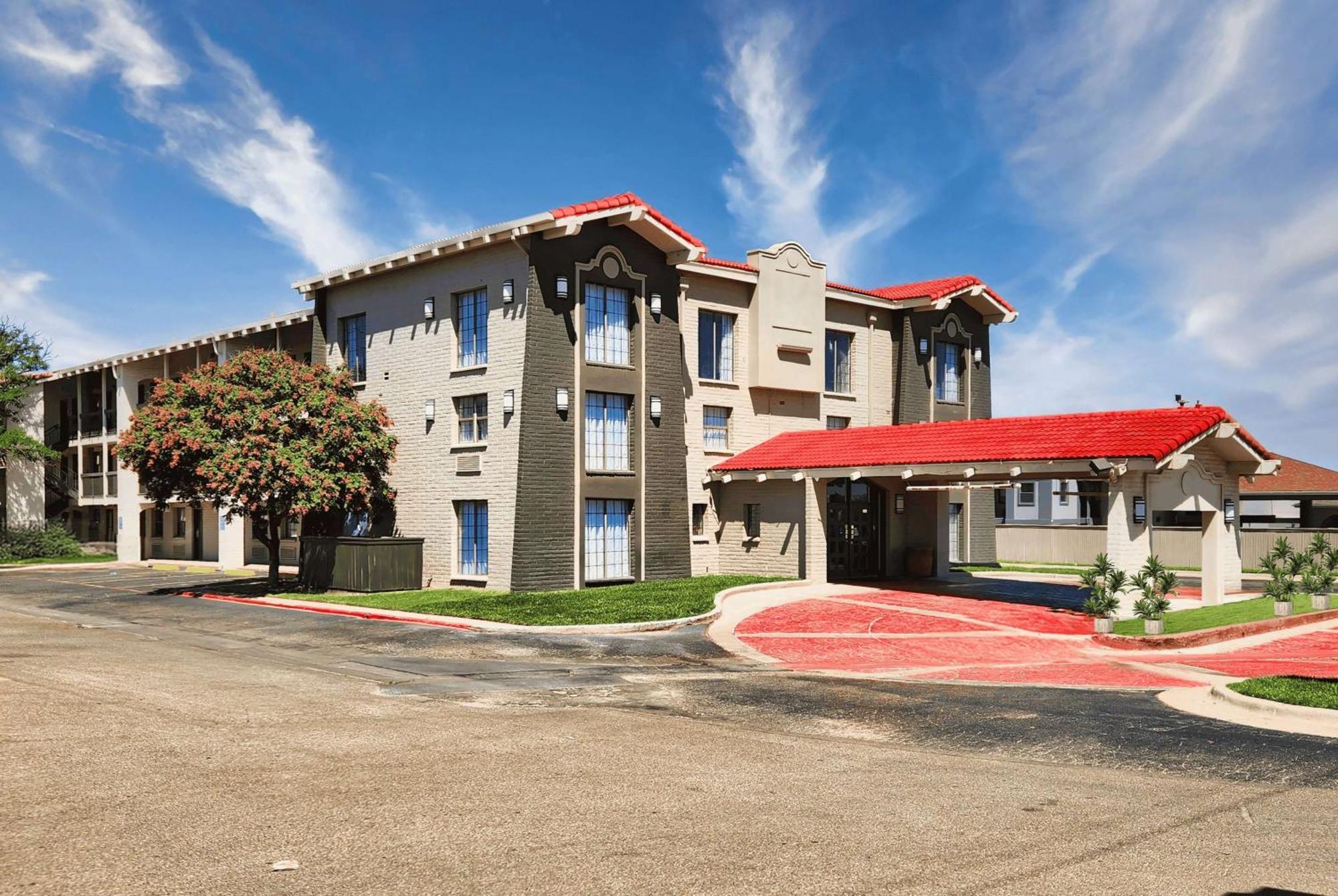 Hotel La Quinta By Wyndham West Medical Center 3*