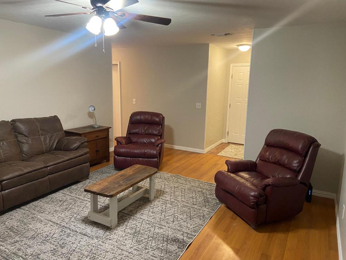 Cozy 3 Bedroom In Quiet Neighborhood Holiday home