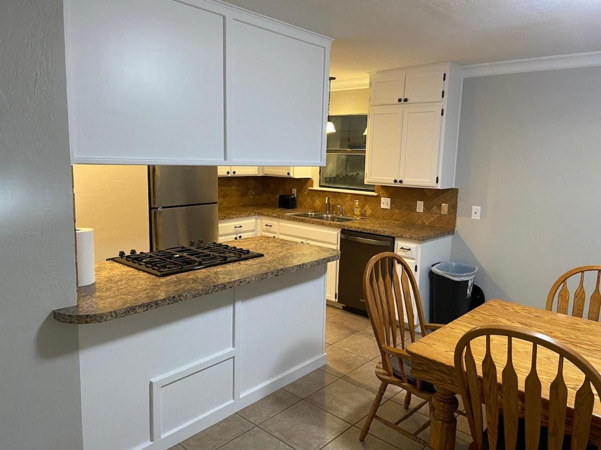Cozy 3 Bedroom In Quiet Neighborhood *