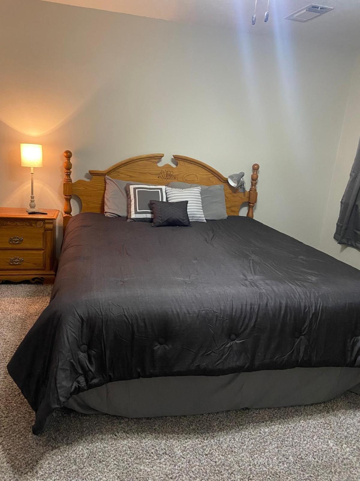 Cozy 3 Bedroom In Quiet Neighborhood *
