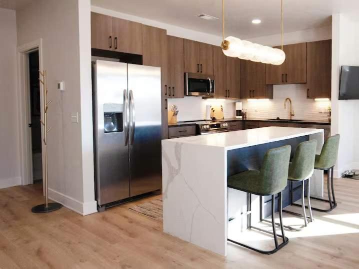 5020 Place Luxury *