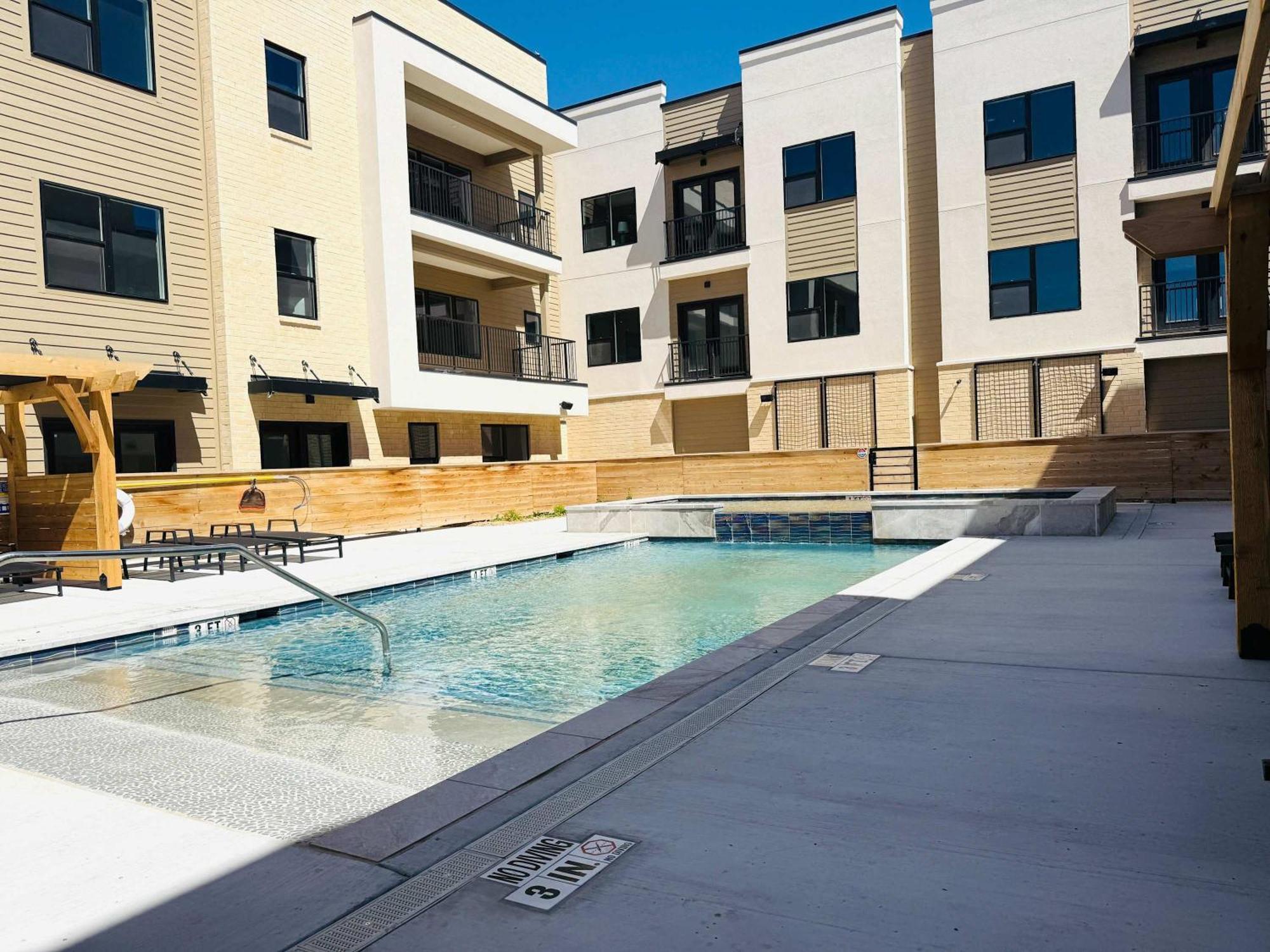 5020 Place Luxury Apartment *