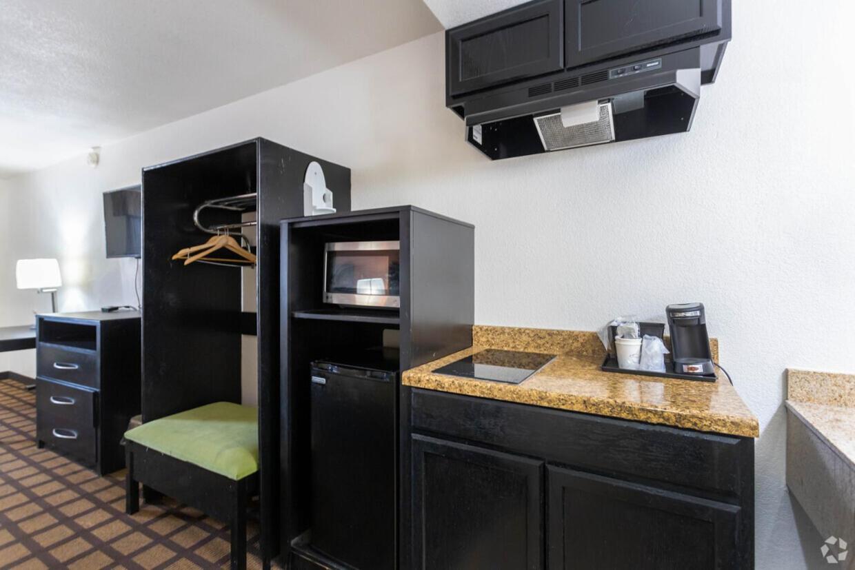 Quality I-40 East Inn 3*