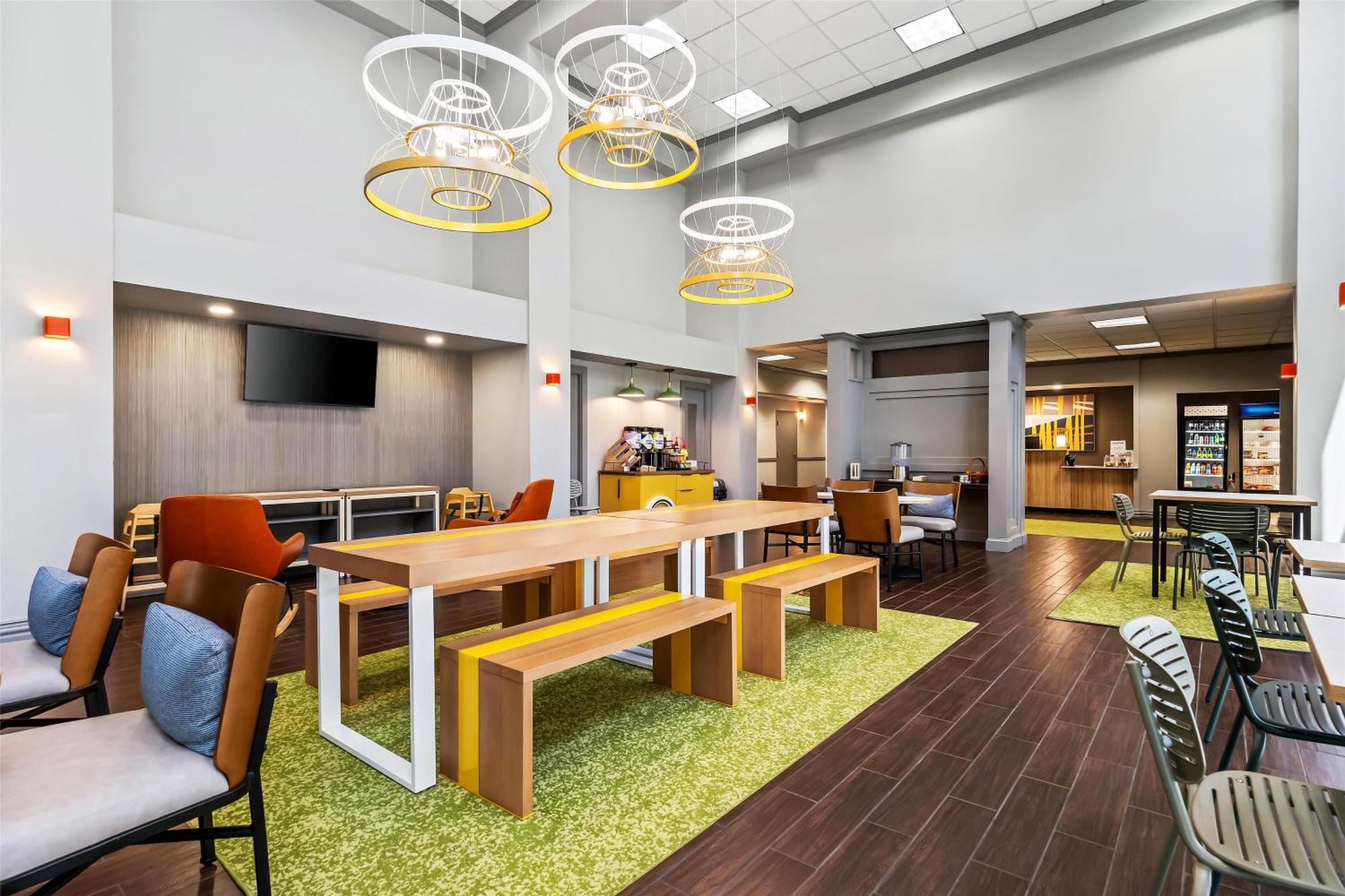 Hotel Spark By Hilton West Medical Center 3*