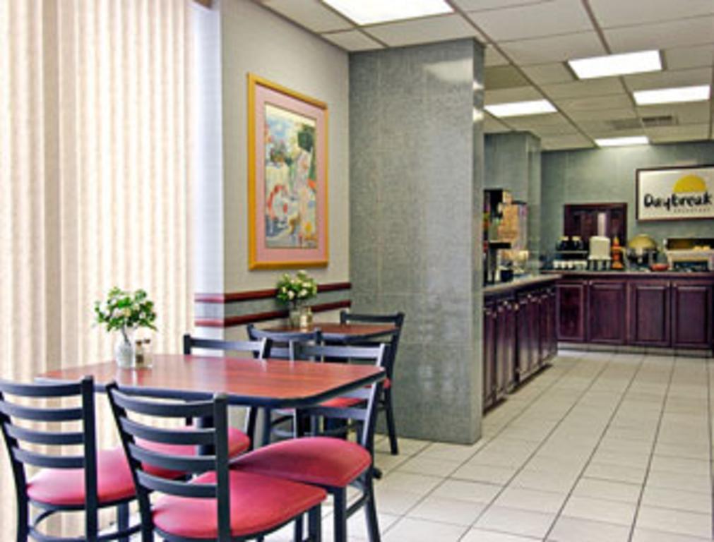 Hotel Days By Wyndham East 3*
