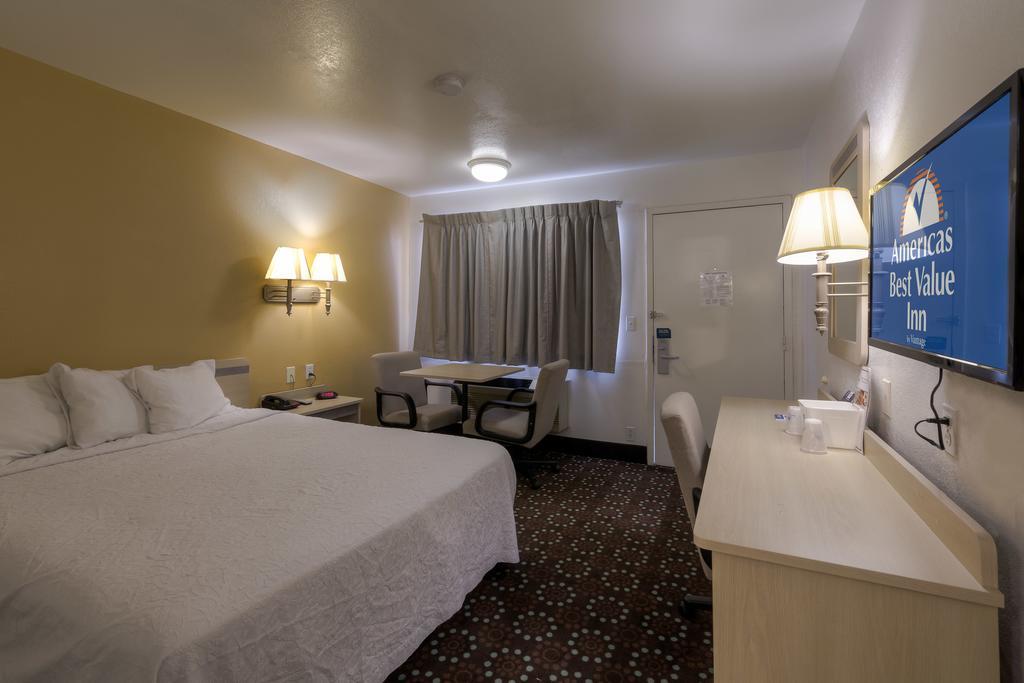 Motel Americas Value Airport/grand Street