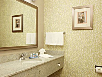 Hotel Fairfield & By Marriott Airport
