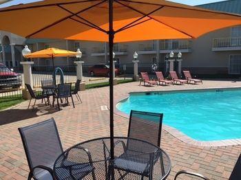 Hotel Extend-a-suites - Extended Stay, I-40 West 2*