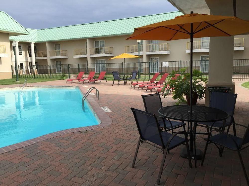 Hotel Extend-a-suites - Extended Stay, I-40 West