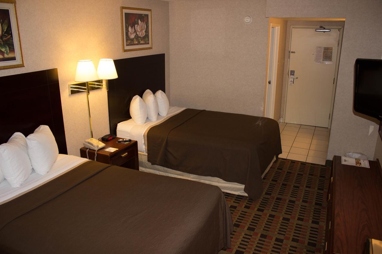 Days By Wyndham East Hotel