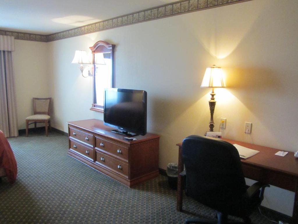 Hotel Country & By Radisson, I-40 West, Tx
