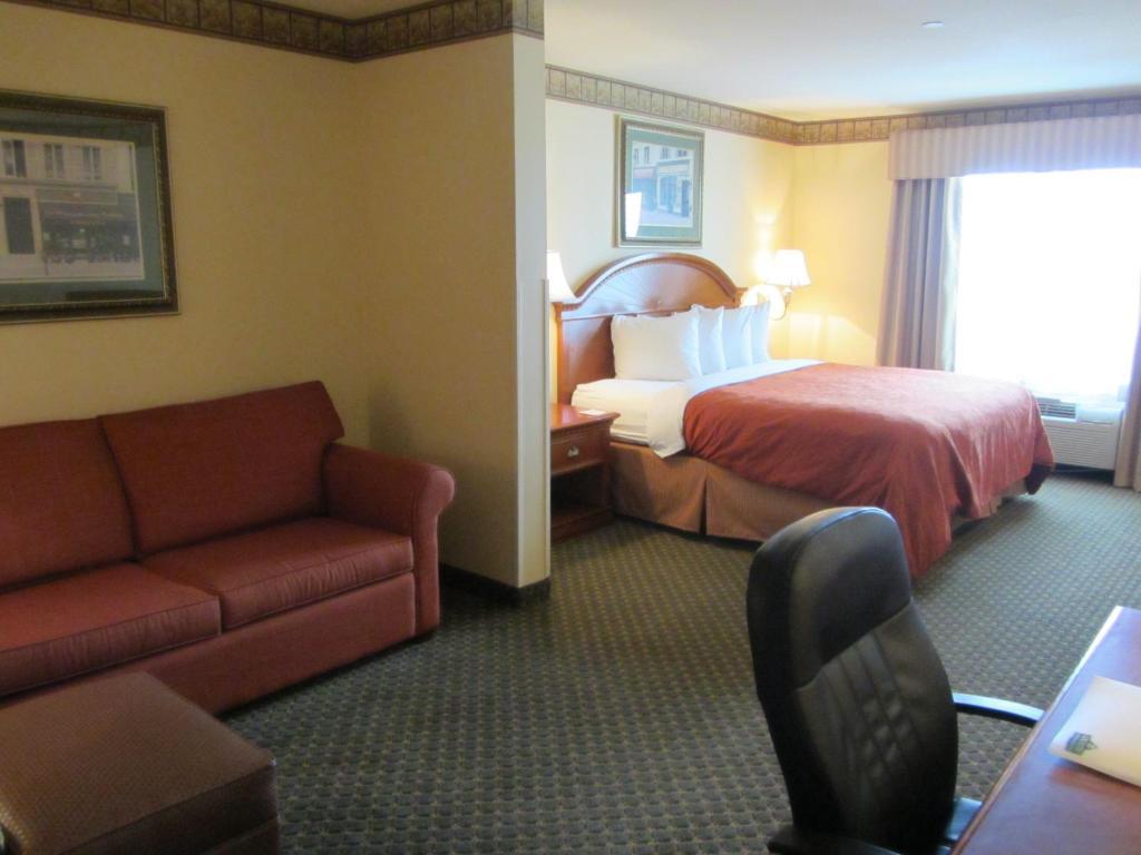 Country & By Radisson, I-40 West, Tx Amarillo