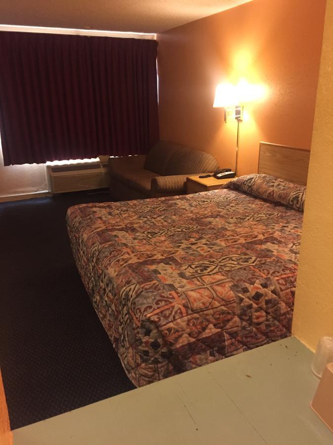 Motel Camelot *