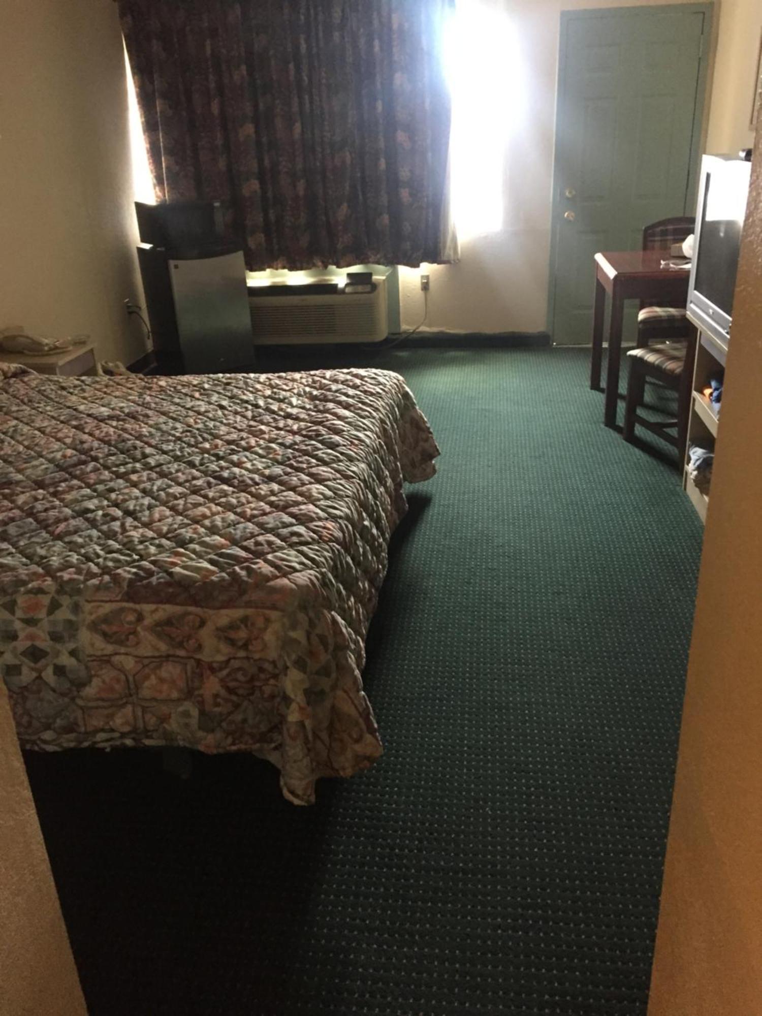 Motel Camelot *