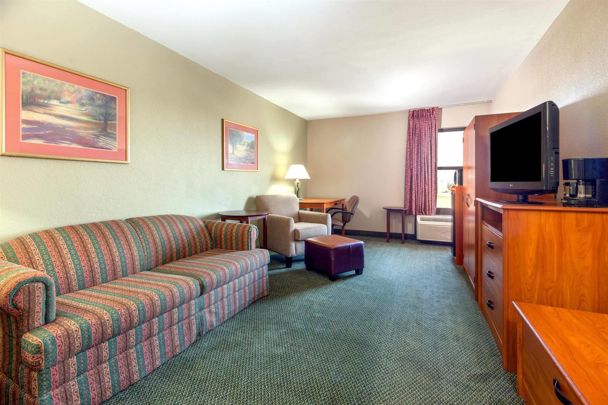 Hotel Baymont By Wyndham East Amarillo