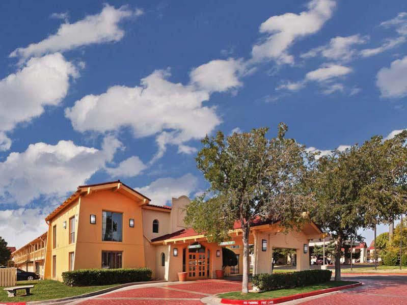 La Quinta By Wyndham Mid-city Hotel