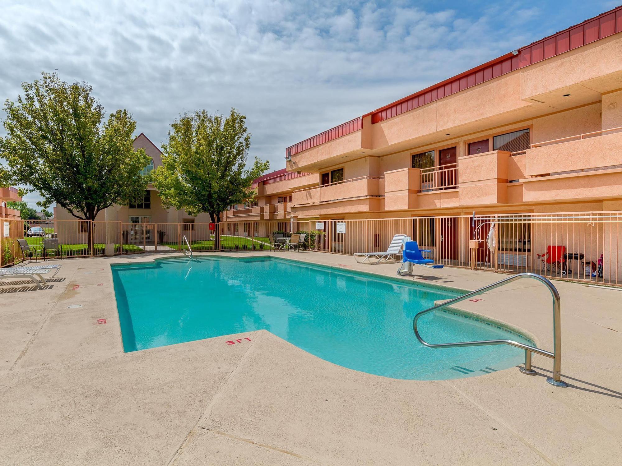 Motel Red Roof West