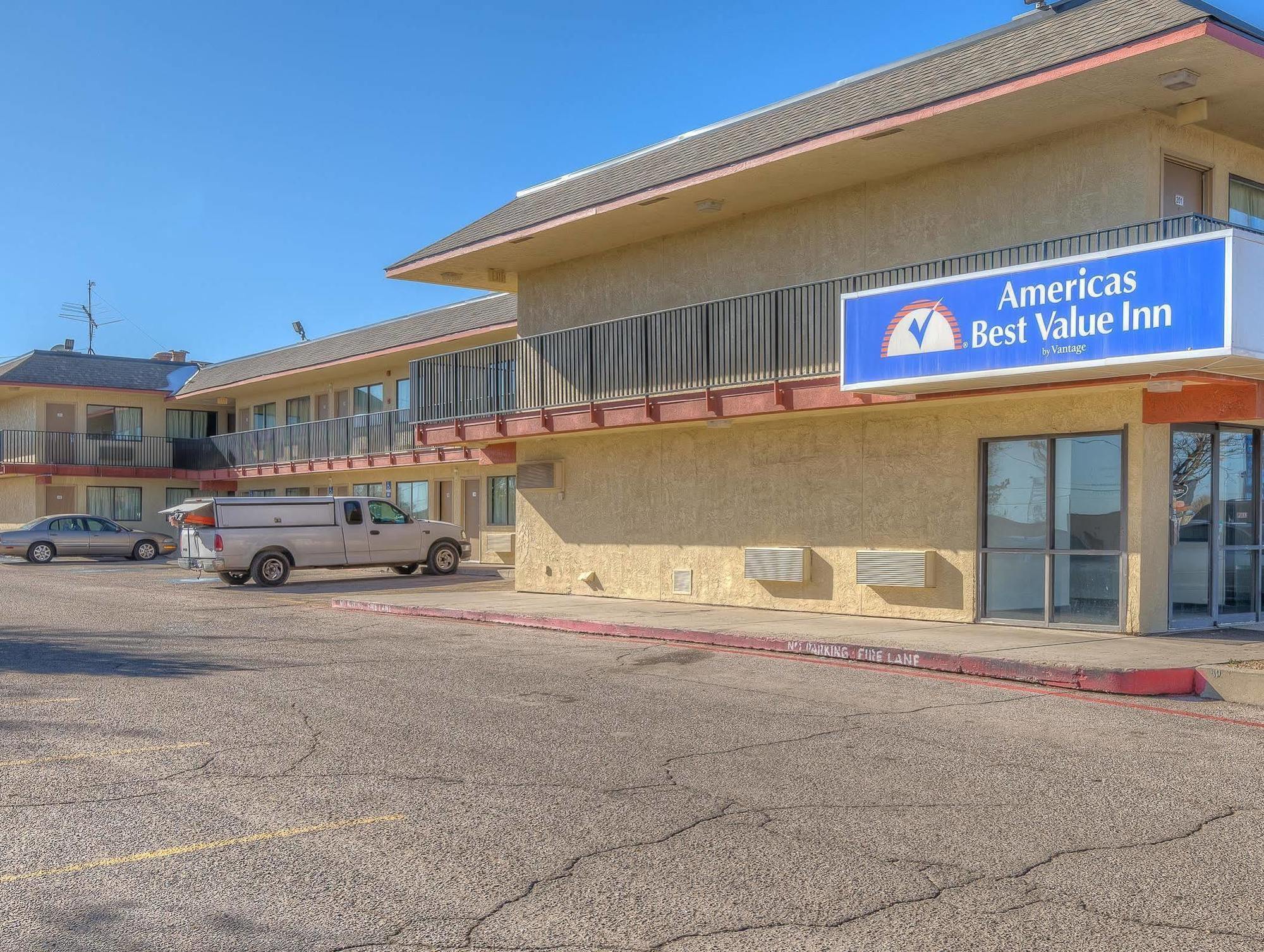 Motel Americas Value Airport/grand Street