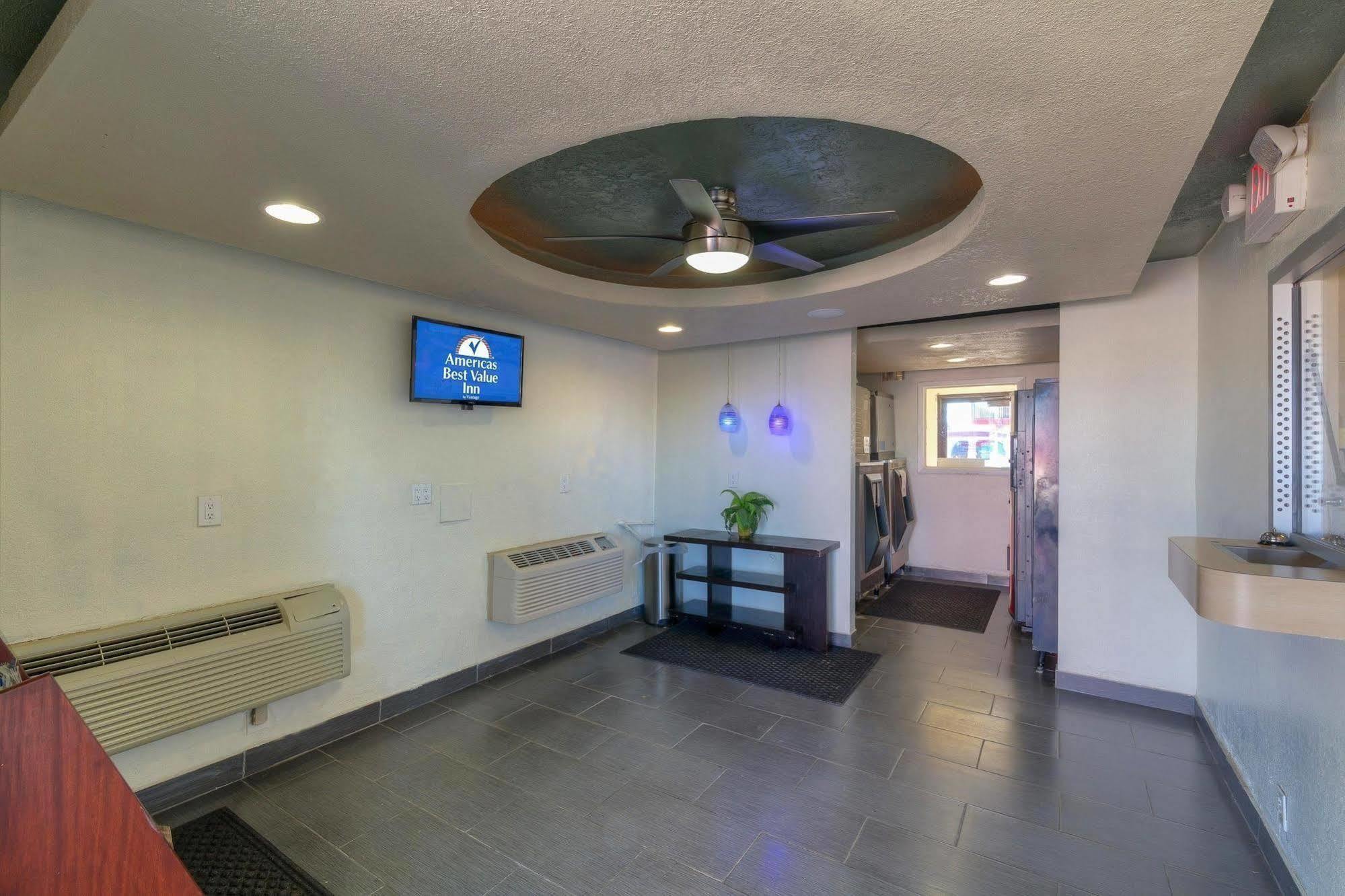 Motel Americas Value Airport/grand Street 2*