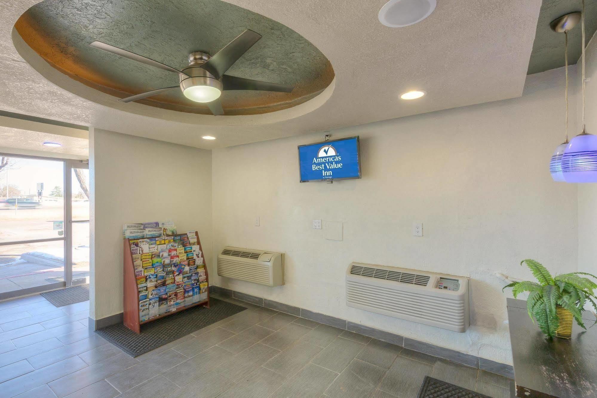 Motel Americas Value Airport/grand Street