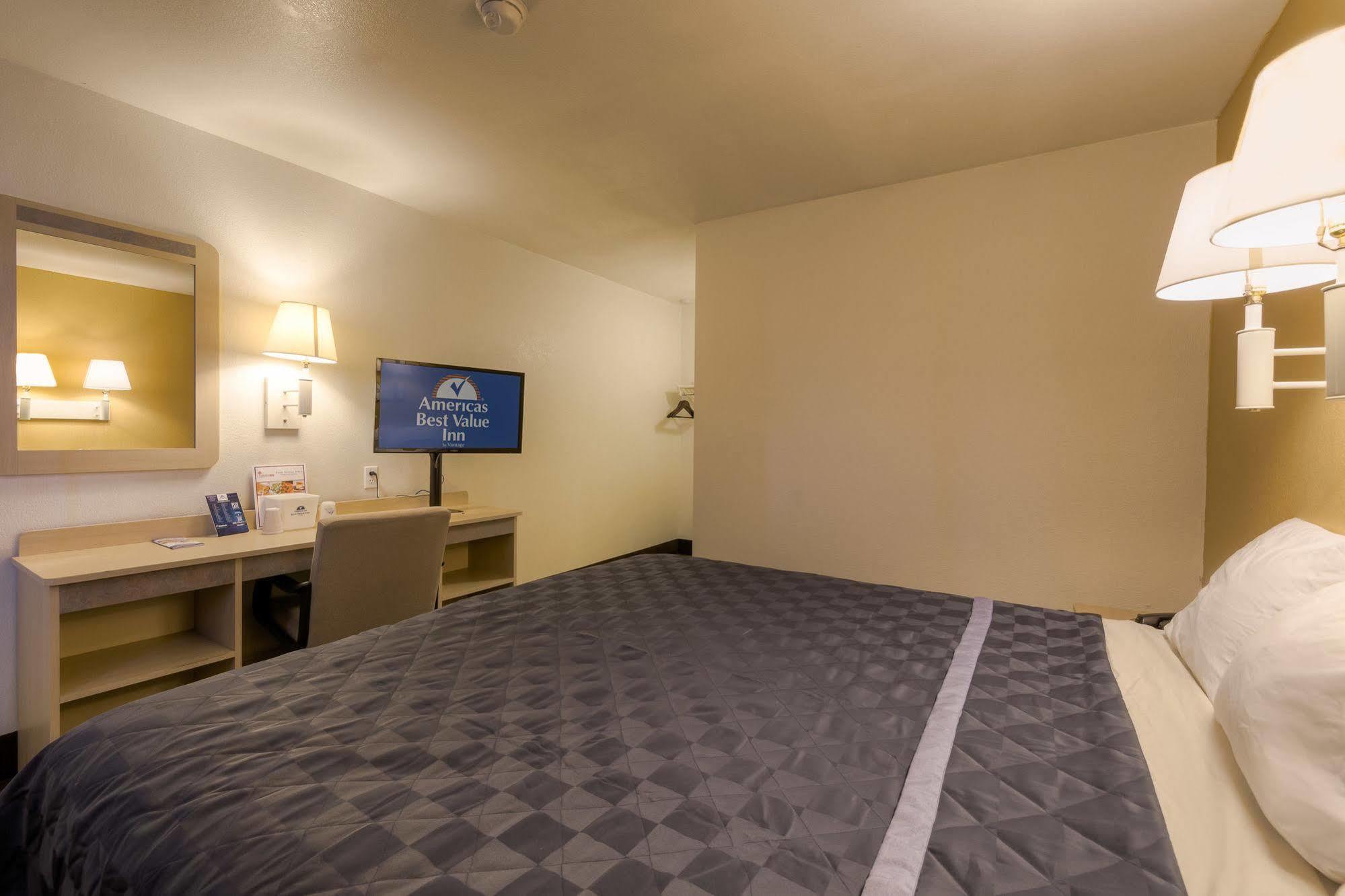 Americas Value Airport/grand Street Motel 2*