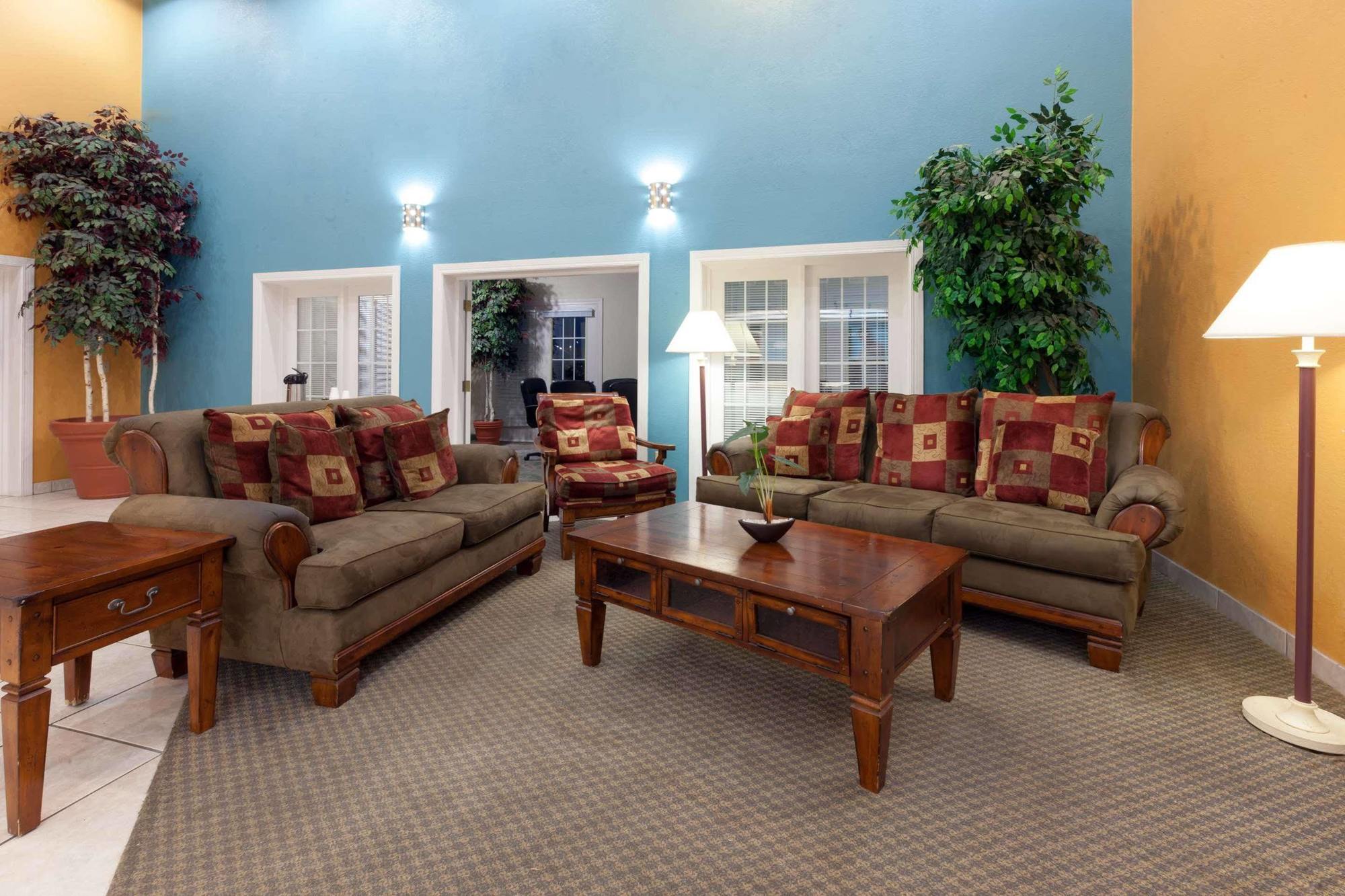 Extend-a-suites - Extended Stay, I-40 West 2*